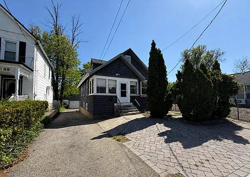 6210 Amboy Rd Photo 1