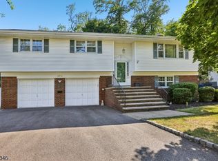 270 Midwood Rd, Paramus Boro, NJ 07652