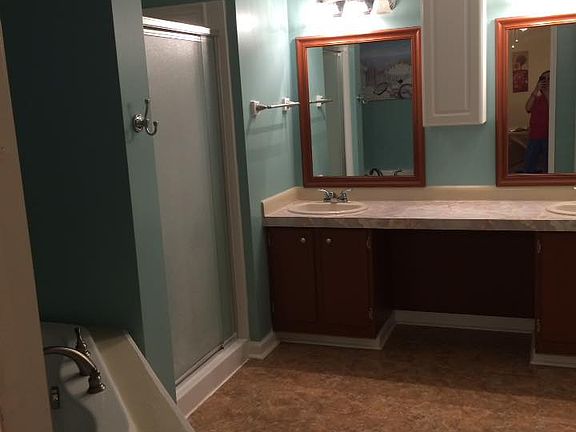 5th image of 1015 N Tacoma Ave