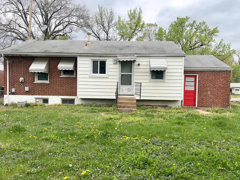 810 Teurville Dr — Photo 3