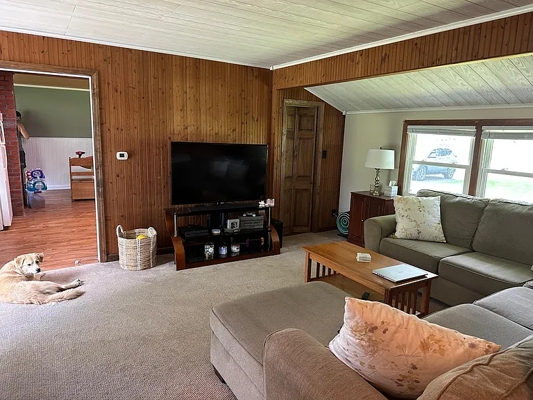 1549 W River Rd — Photo 4