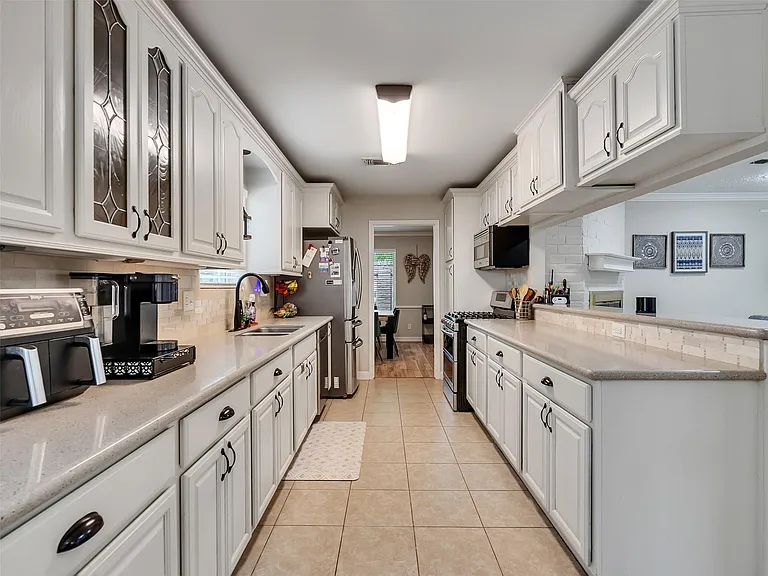 2811 Quincannon Ln — Photo 12