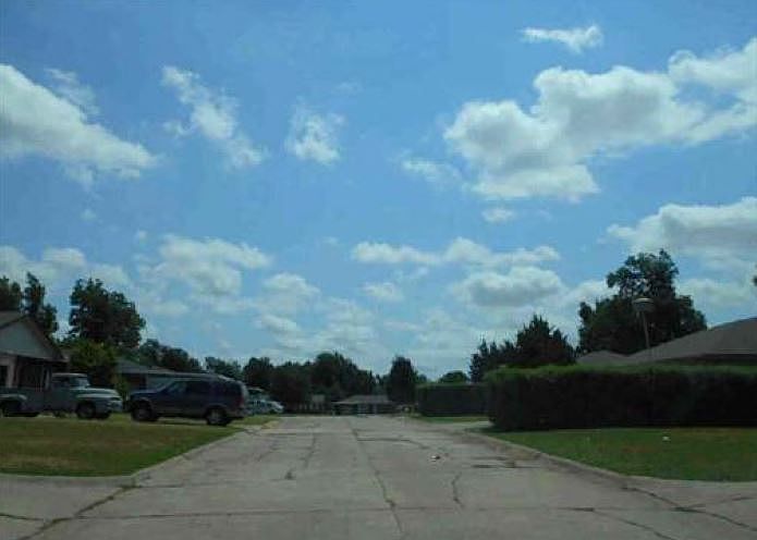 2nd image of 808 SW 50th Pl