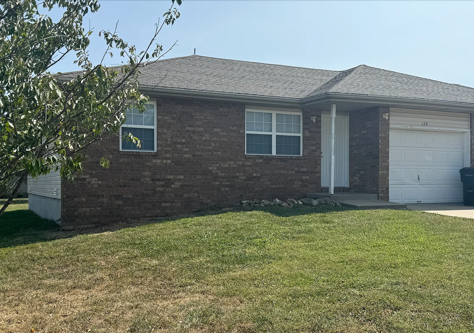 2 Bed | 2 Bath | 1 Car Garage Home! — Photo 2