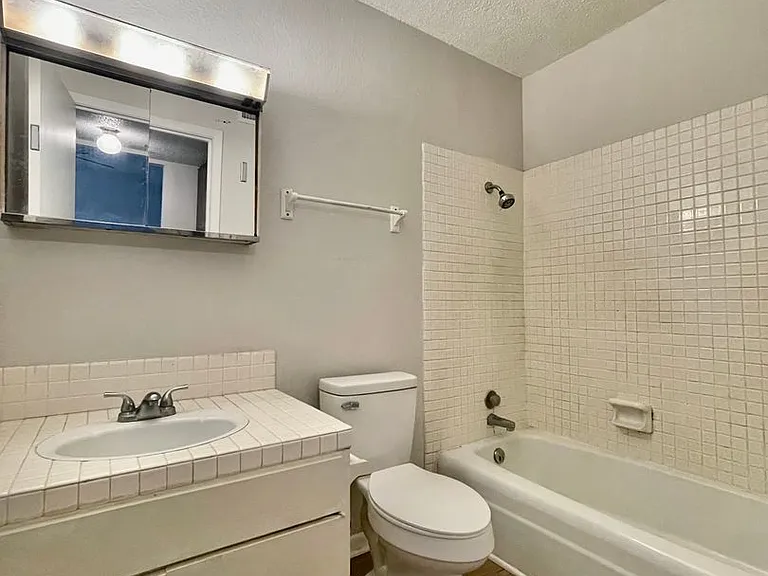 126 Scott St — Photo 6
