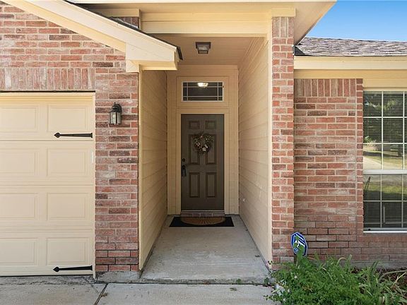 3rd image of 2806 Zachary Ln