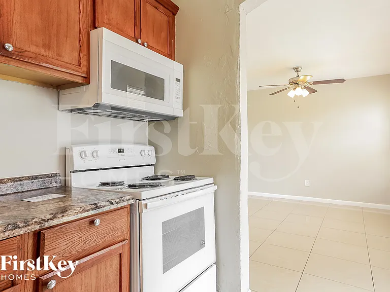 1411 NW 3rd St — Photo 8