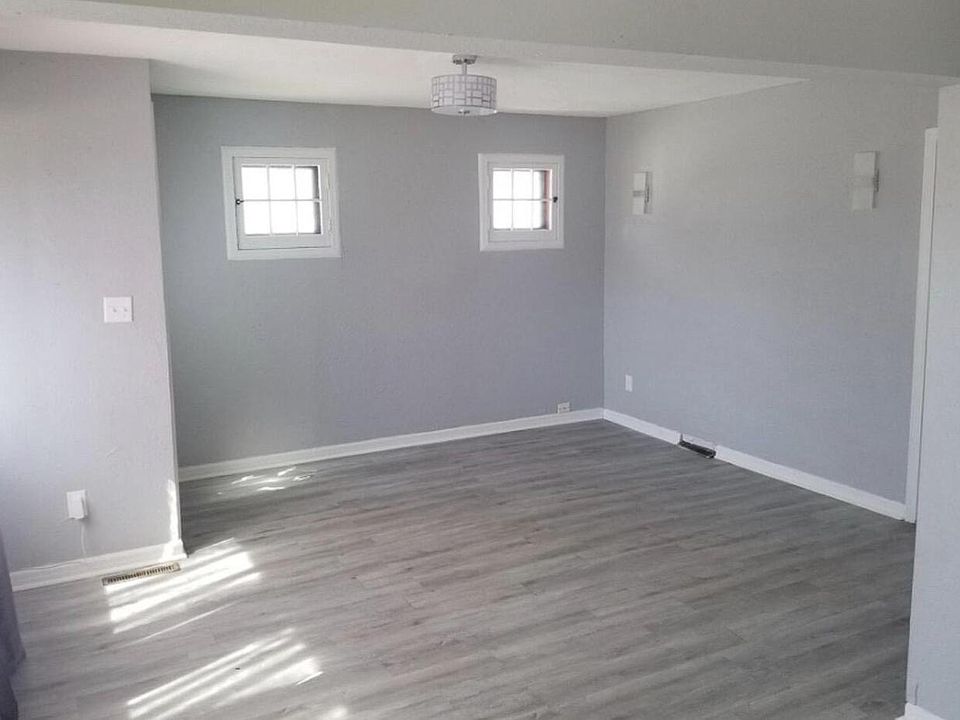 2nd image of 5120 W Courtland AVENUE