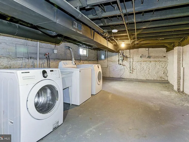 487 N Church St — Photo 24