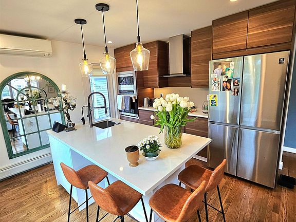 5th image of 301 E Glen Ave