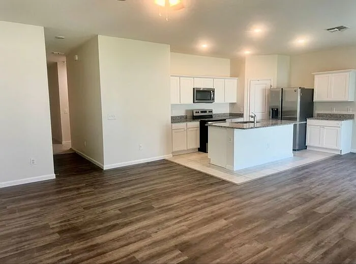 4 bed, 3.0 bath, 2310 sqft, $2,295 — Photo 2