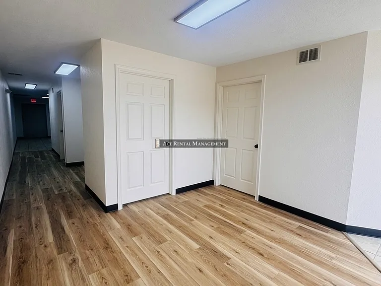 2905 Nederland Ave #107001001 — Photo 3