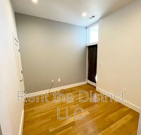254 15th St SE #5 — Photo 13