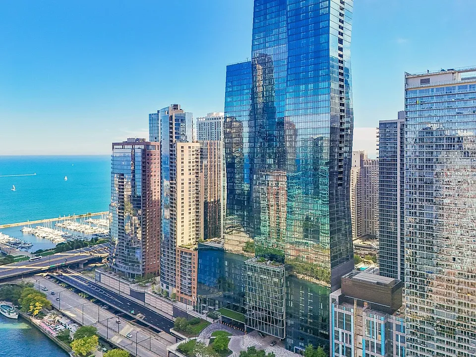 363 E Wacker Dr #4203