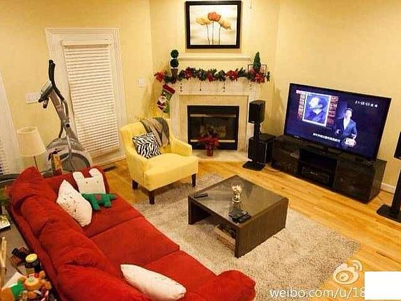 Living Room (Previous). This is my previous decoration.