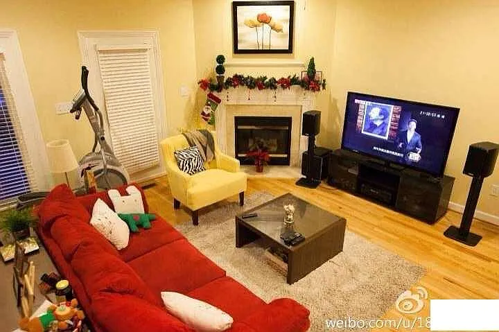 Living Room (Previous). This is my previous decoration.