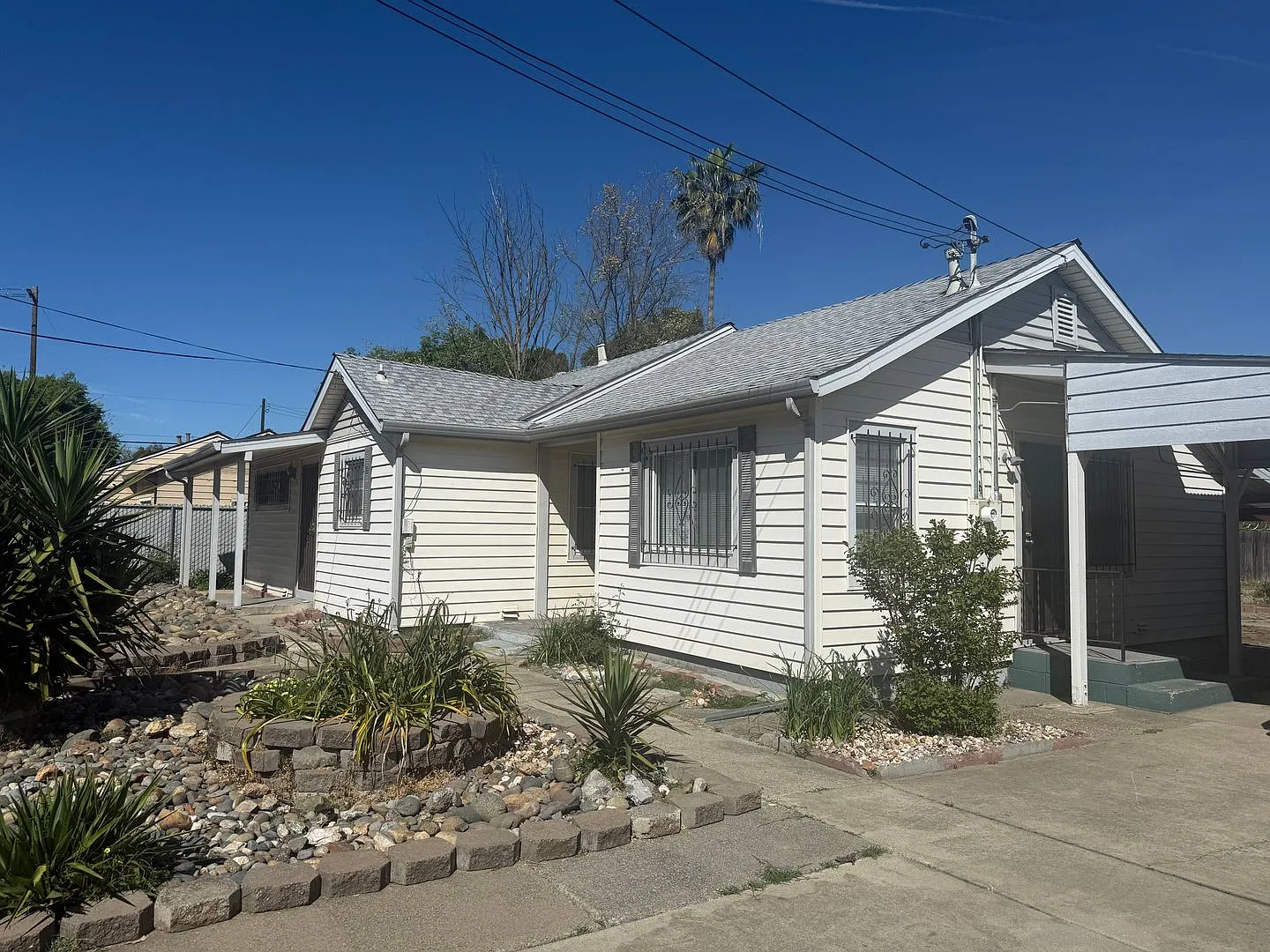 2590 Grove Ave photo 1