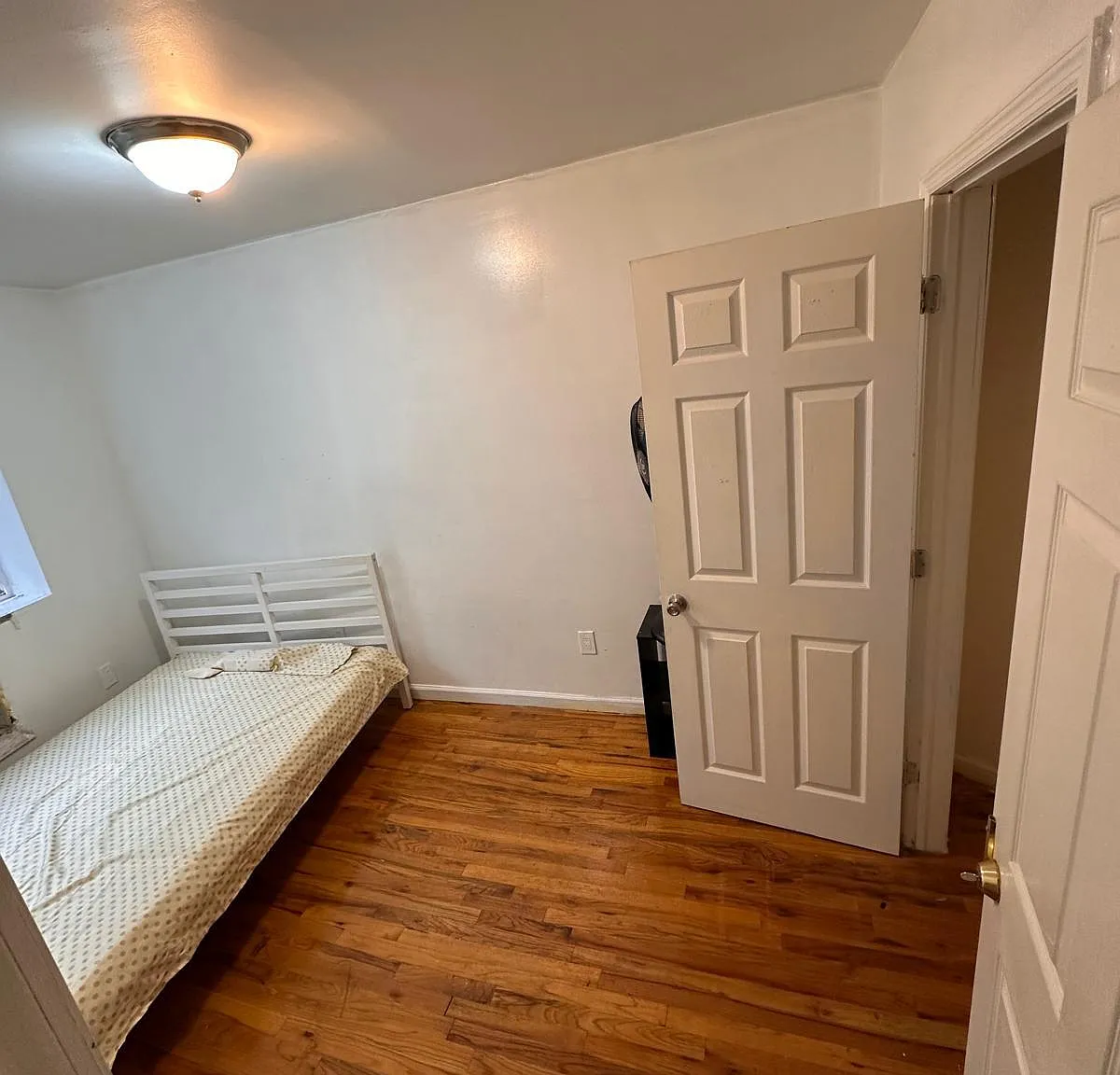 3 bed, $1,200 — Photo 1