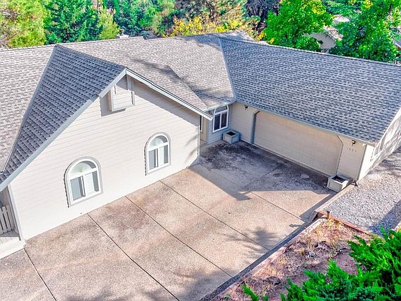 4th image of 1883 Mariposa Ct