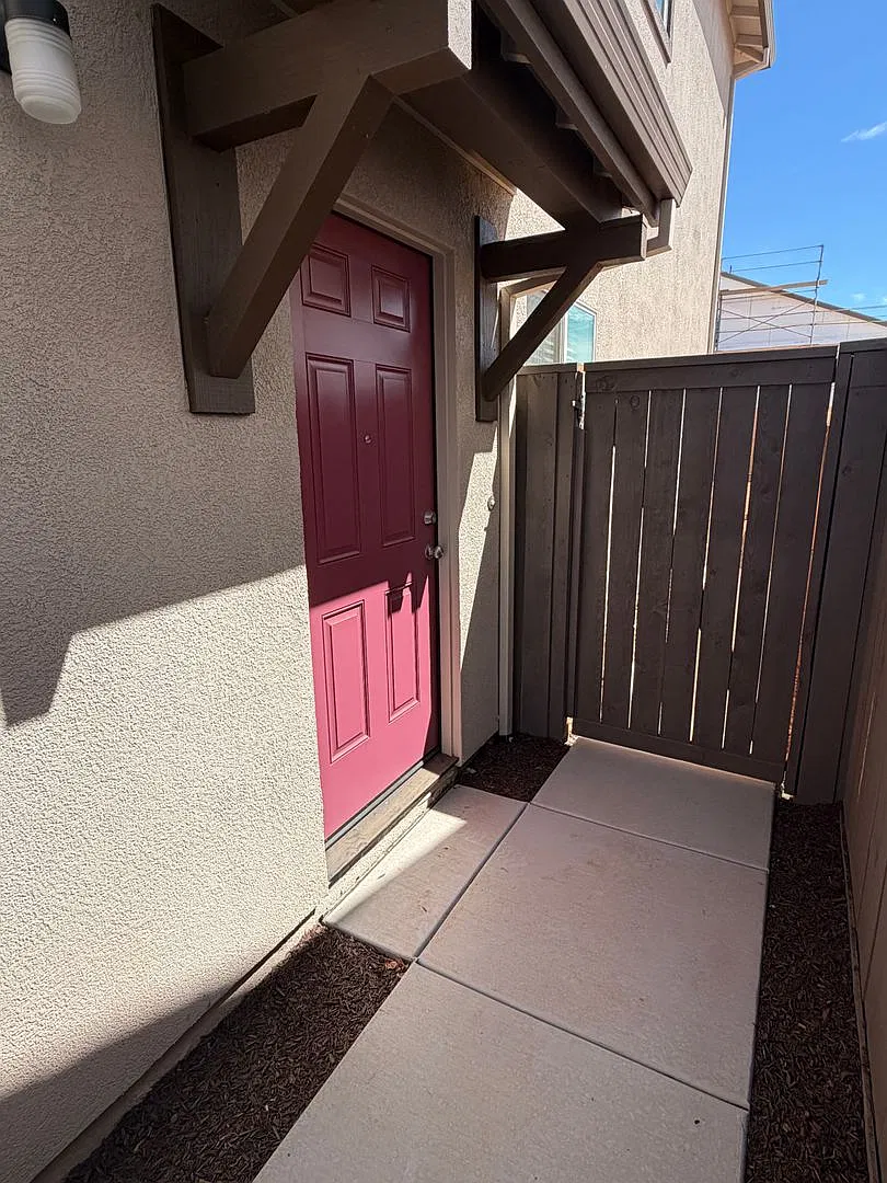 Beautifully maintained 1-bedroom, 1-bath, 710 sq ft in Rancho Cordova — Photo 2