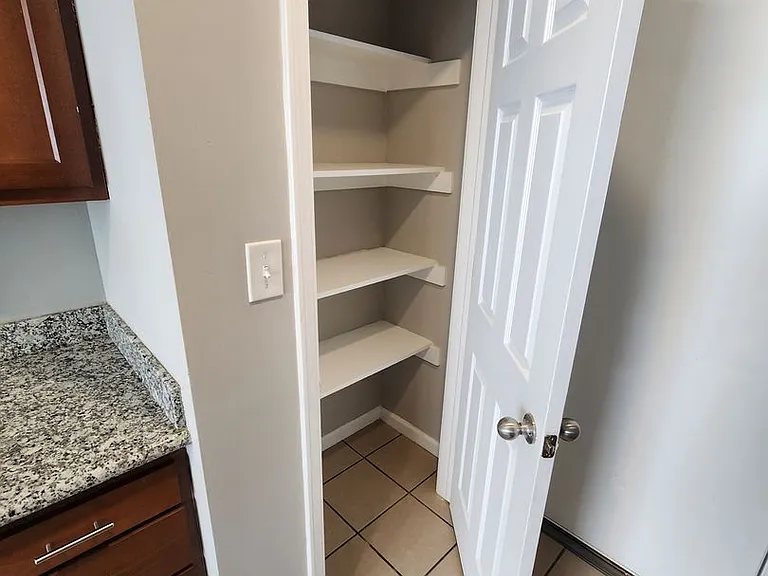 7110 SW Greenview Dr — Photo 8