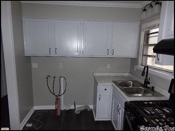 5th image of 5004 N Woodland Dr