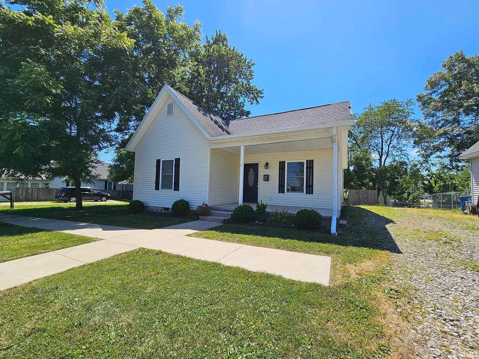 811 R St photo 1