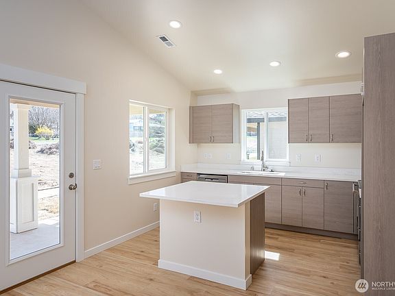 5th image of 123 E 9th Avenue #64