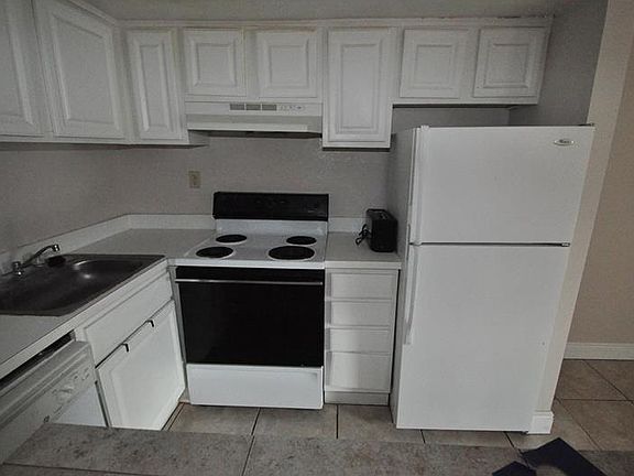 3rd image of 2545 N Alafaya Trl APT 88