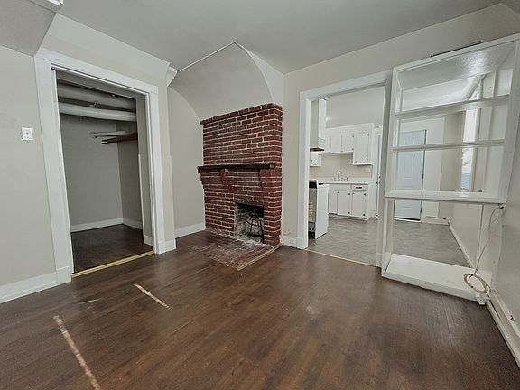 3rd image of 117 E Glenwood Ave #3
