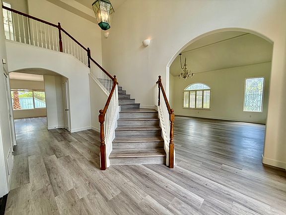 2nd image of 401 Hickoryhill Dr
