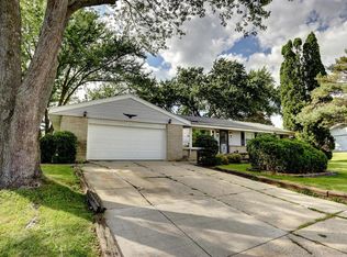 W163N9517 Cheyenne Dr, Menomonee Falls, WI 53051