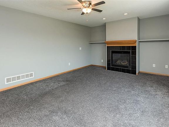 4th image of 1660 SE Wood Creek Dr