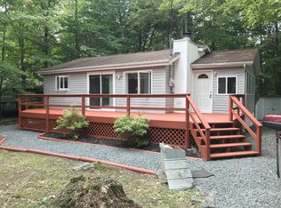 338 Arapaho Dr, Pocono Lake, PA 18347