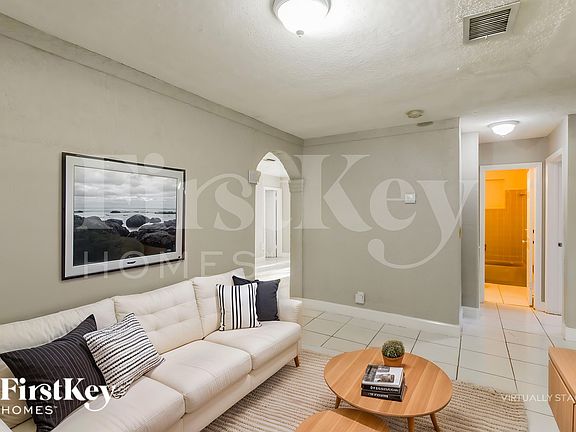 4th image of 1389 SW 24th Ave