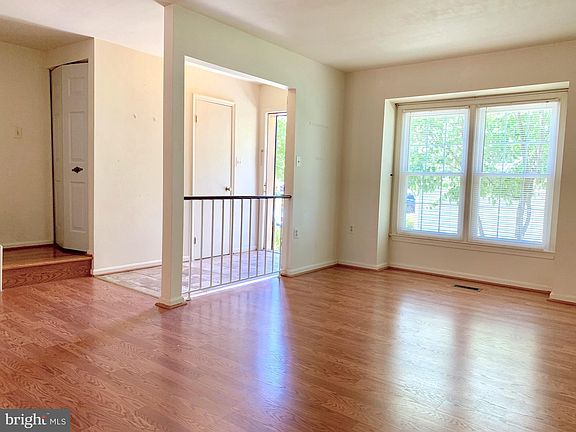 4th image of 5431 New London Park Dr