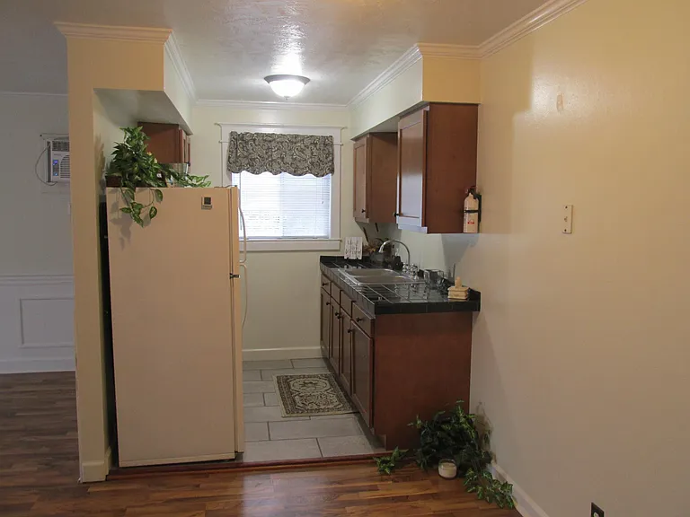 2008 NW Radial Hwy — Photo 4