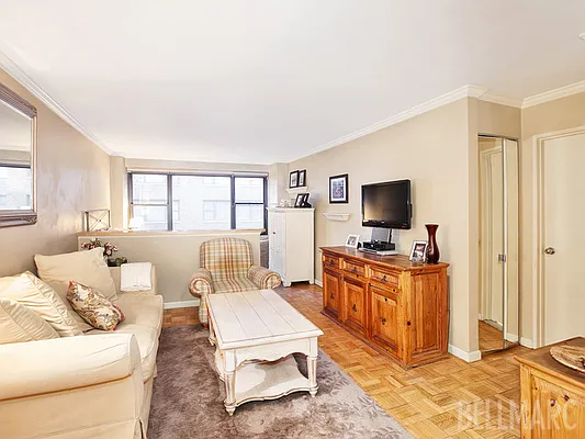 Sold by Bellmarc Realty | media 1