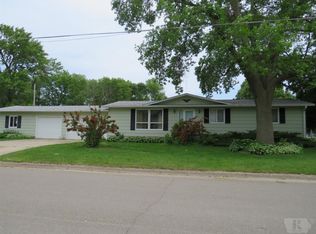 222 5th St SW, Hampton, IA 50441