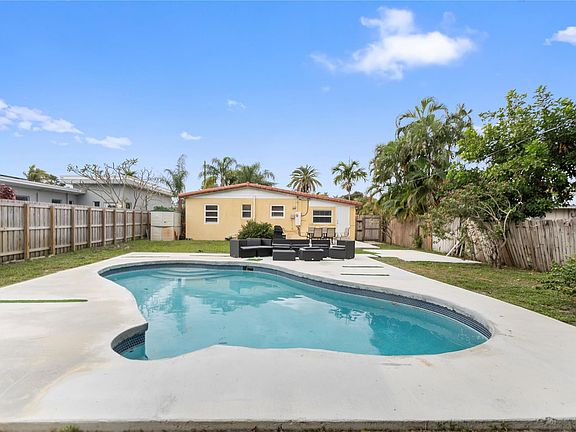 3rd image of 1326 NE 14th Avenue