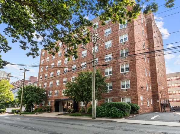 140 Grove Street #4F, Stamford, CT 06901