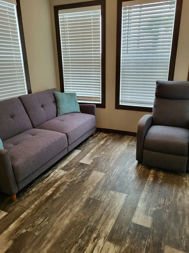 1 bed, 1.0 bath, 385 sqft, $1,300 — Photo 2
