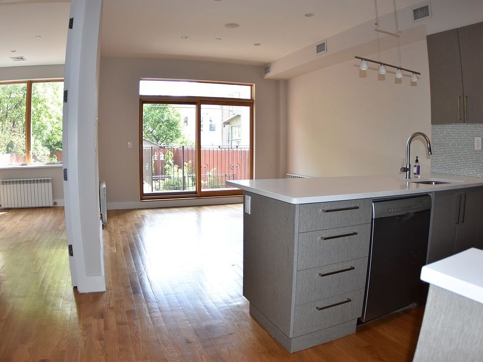1st image of 212 Eckford St APT 2