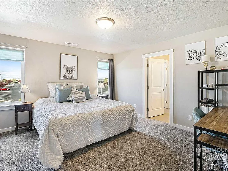 2087 S Hills Ave — Photo 23
