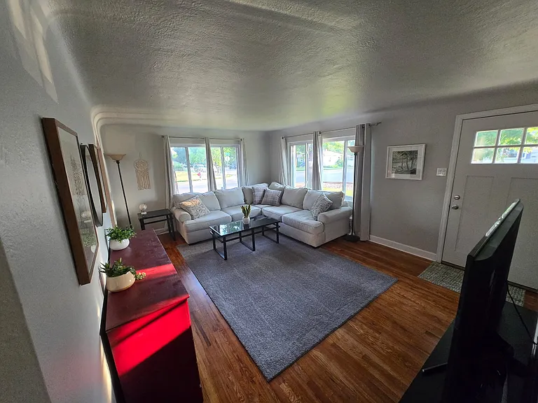 4596 S Acoma St — Photo 2