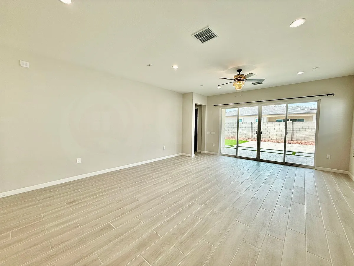 4 bed, 3.0 bath, 2242 sqft, $2,999 — Photo 3