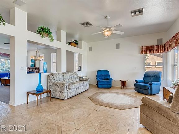 5th image of 2704 Tumble Brook Dr