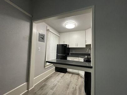 2nd image of 134 W Hawthorn St #10
