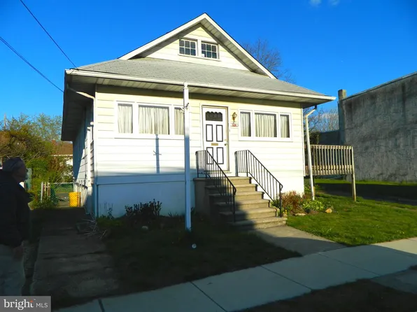 324 Elm Ave, Woodlynne, NJ 08107