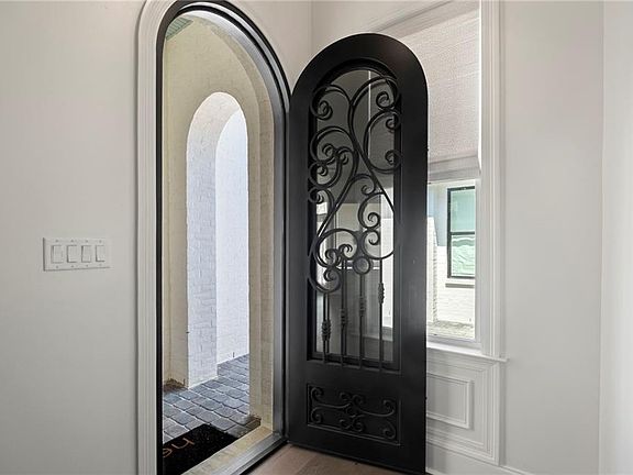 3rd image of 113 Garden Walk Dr